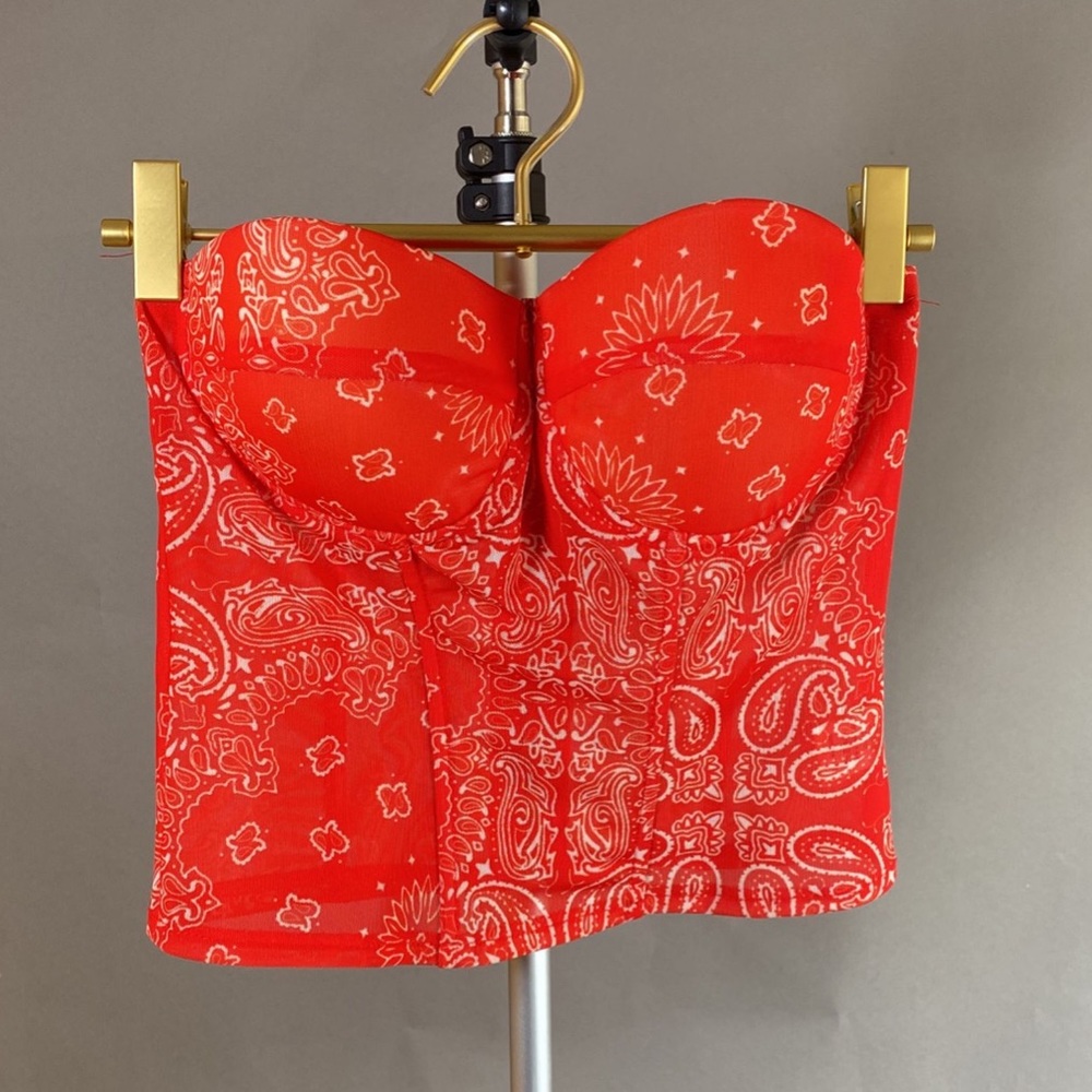 Carmin, size SMALL padded zip strapless top